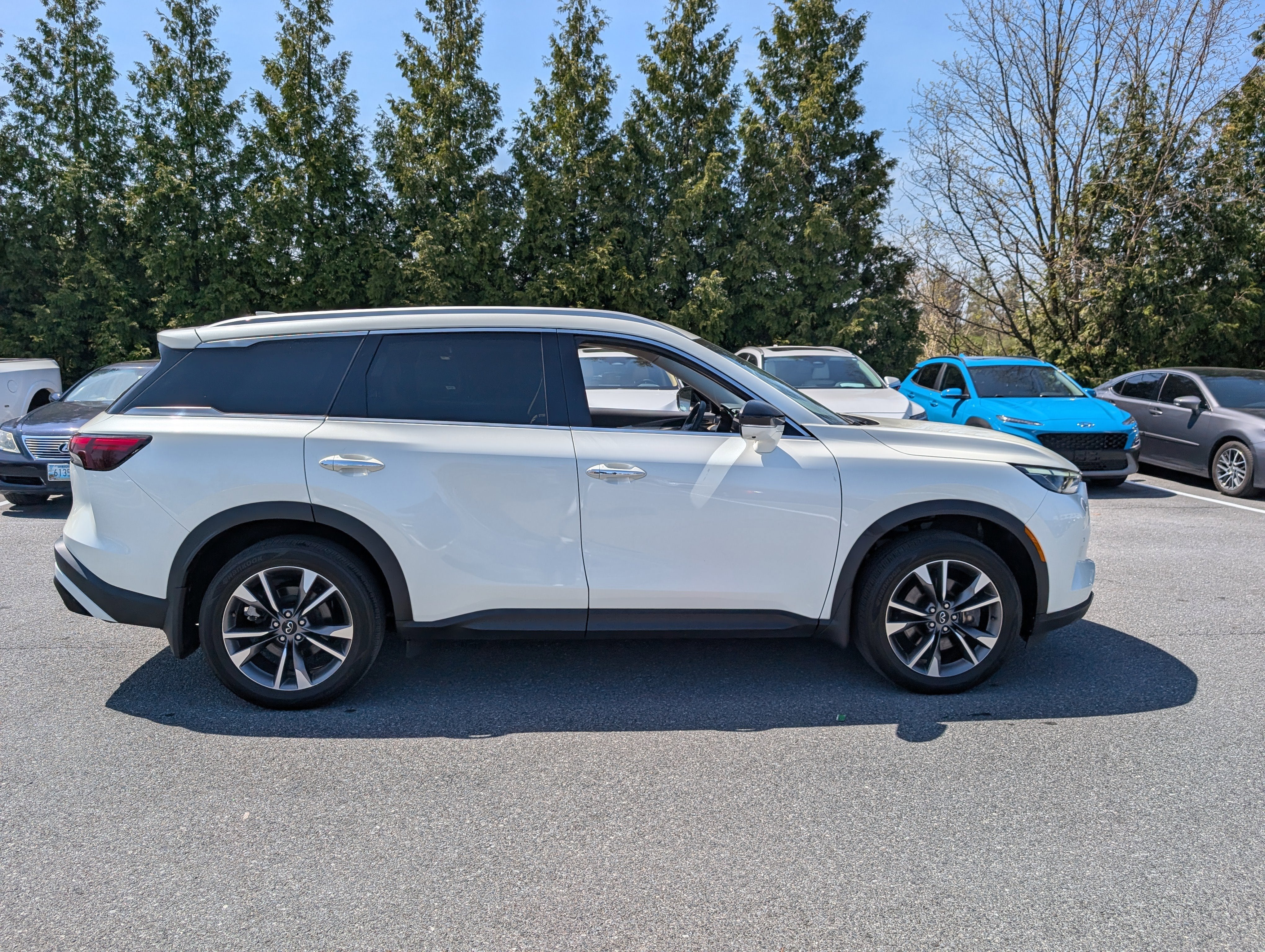 2023 INFINITI QX60 LUXE