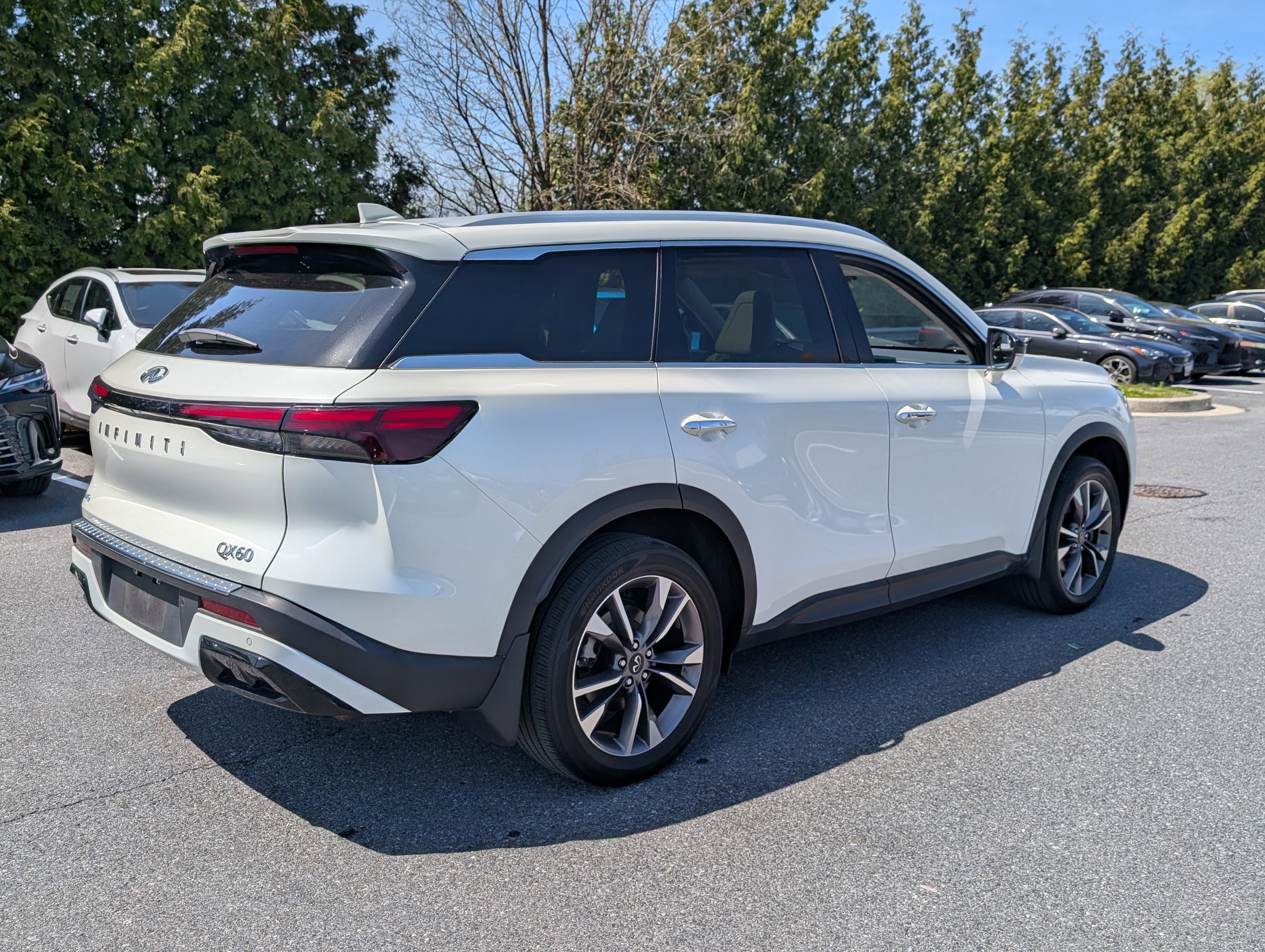 2023 INFINITI QX60 LUXE