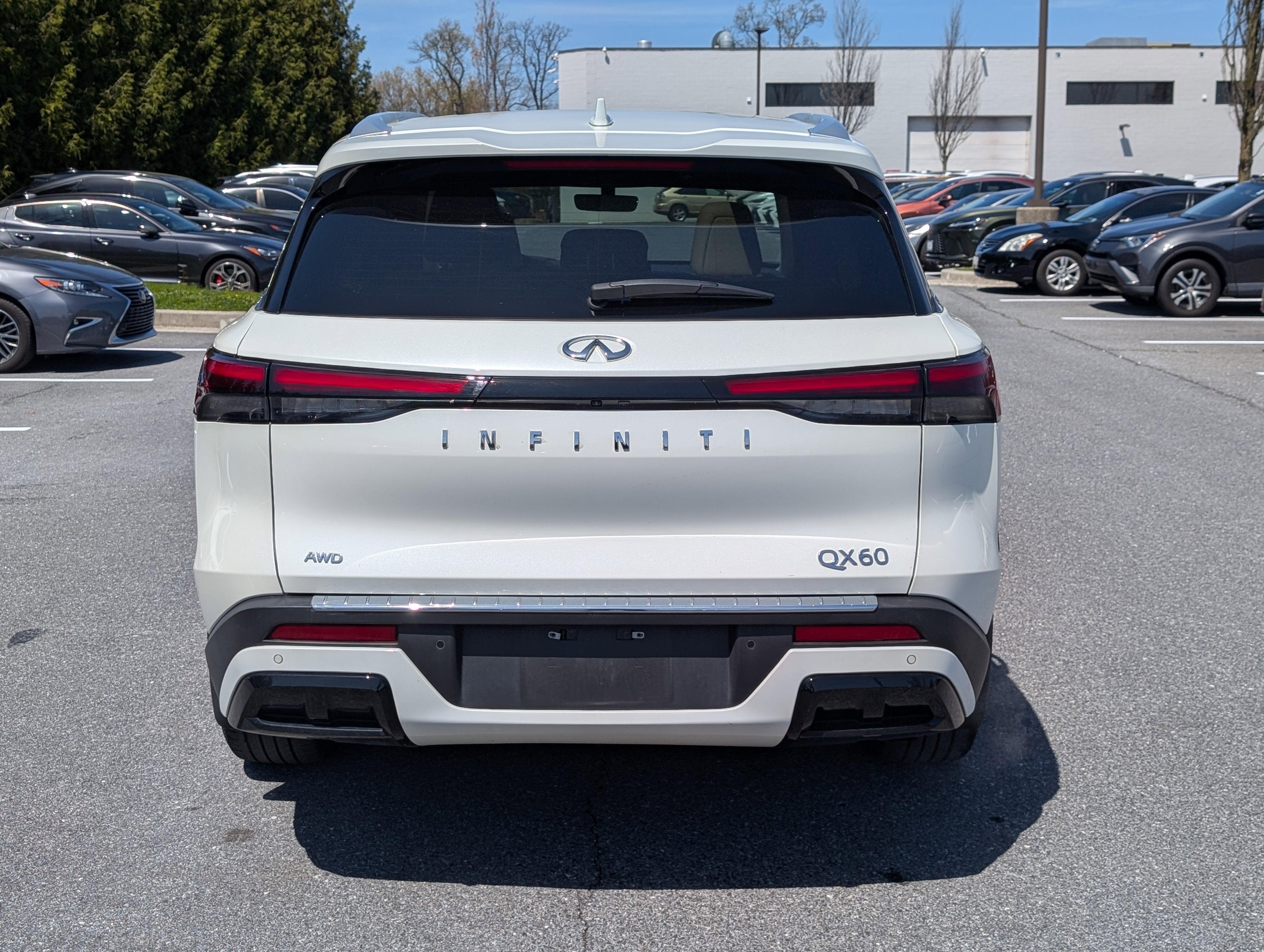 2023 INFINITI QX60 LUXE