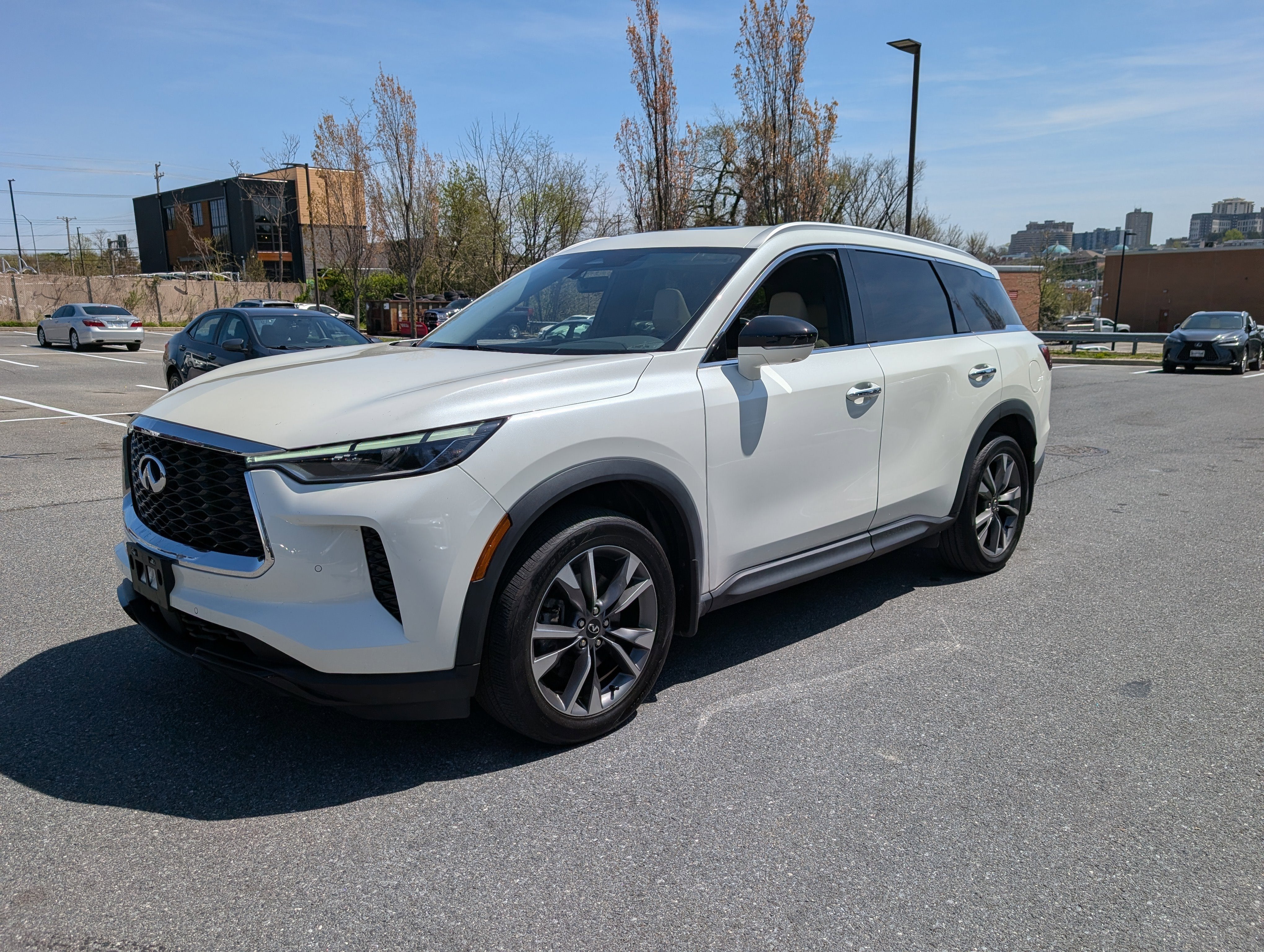 2023 INFINITI QX60 LUXE