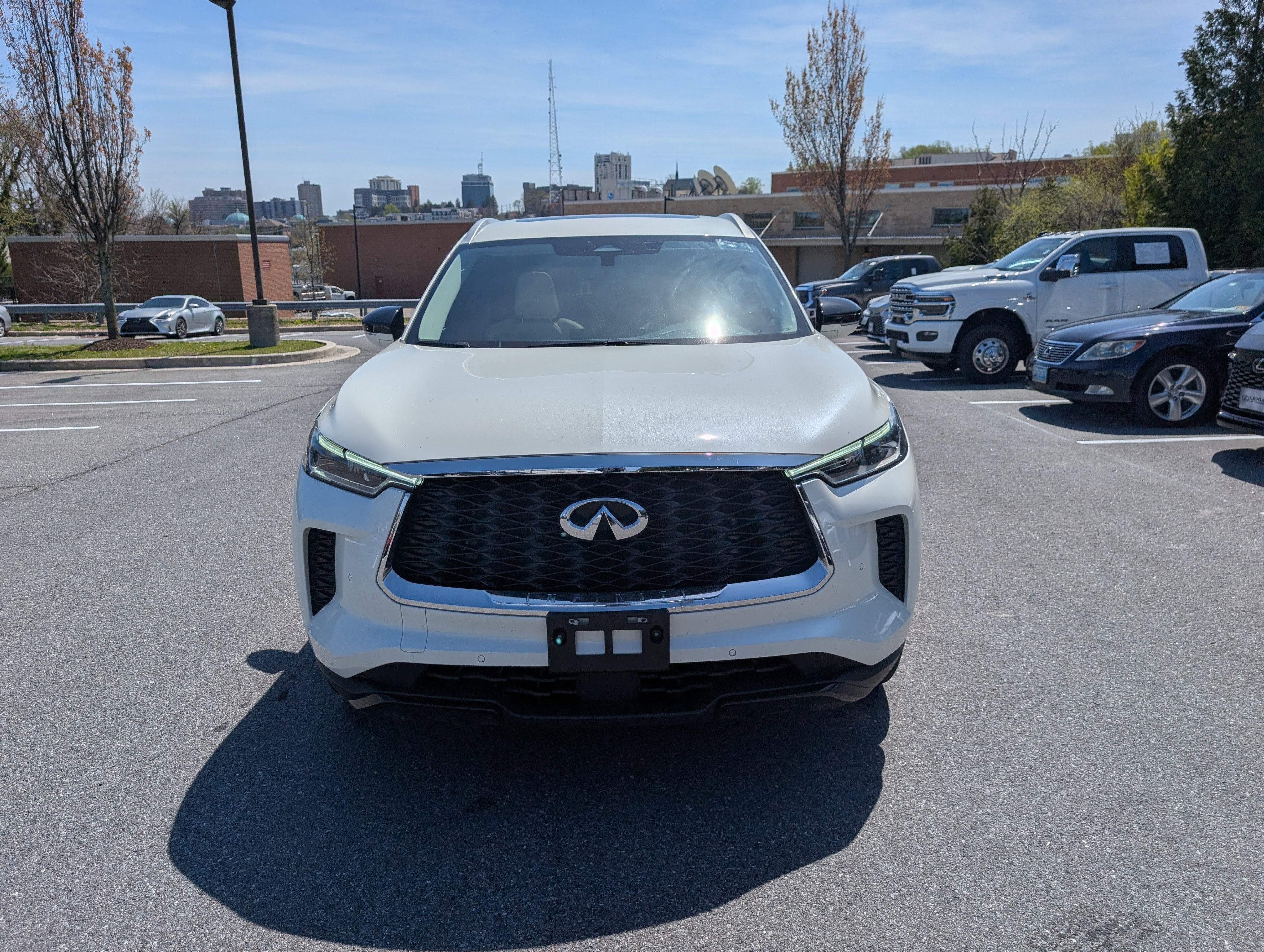 2023 INFINITI QX60 LUXE