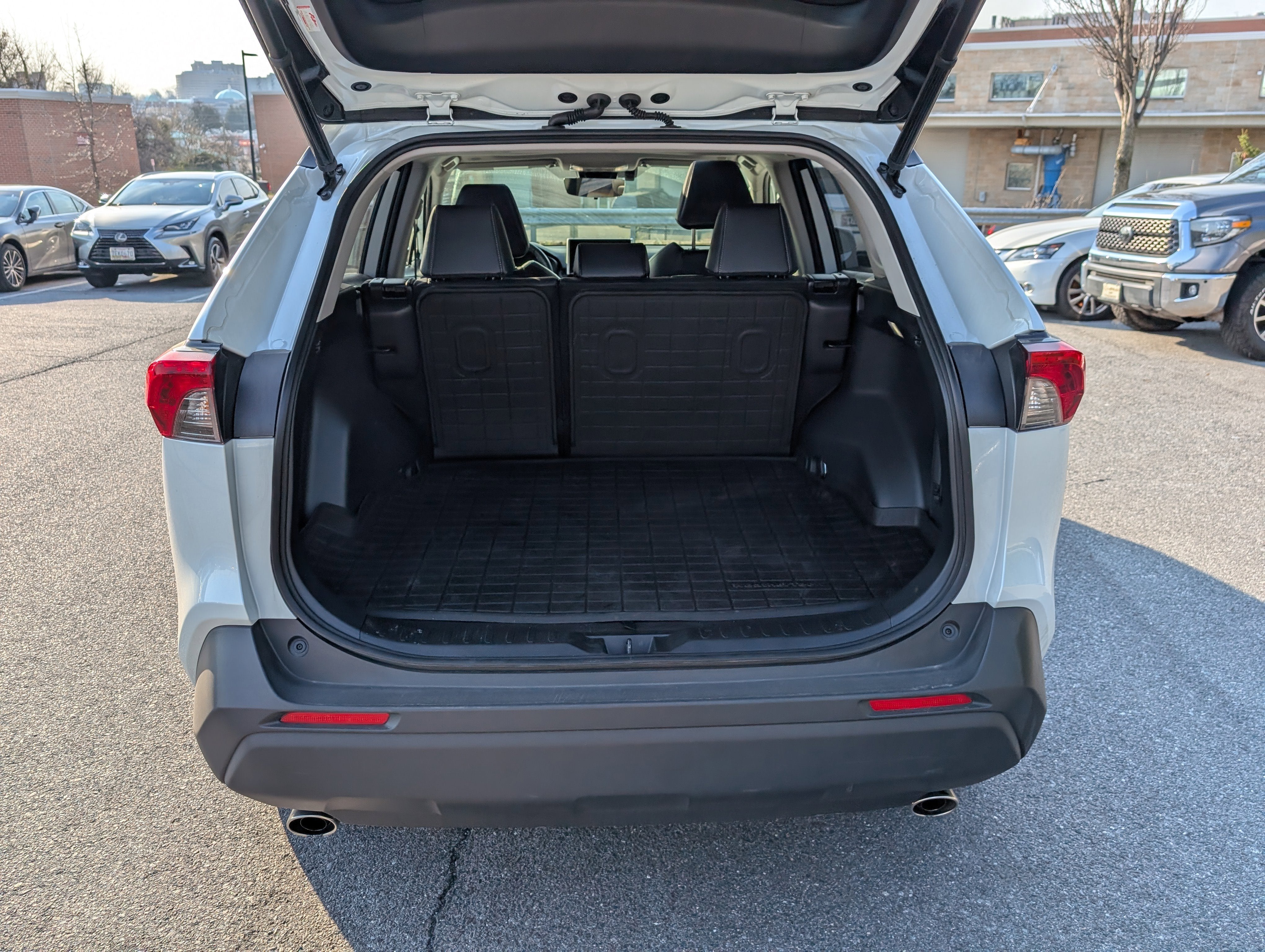 2023 Toyota RAV4 Hybrid XLE Premium