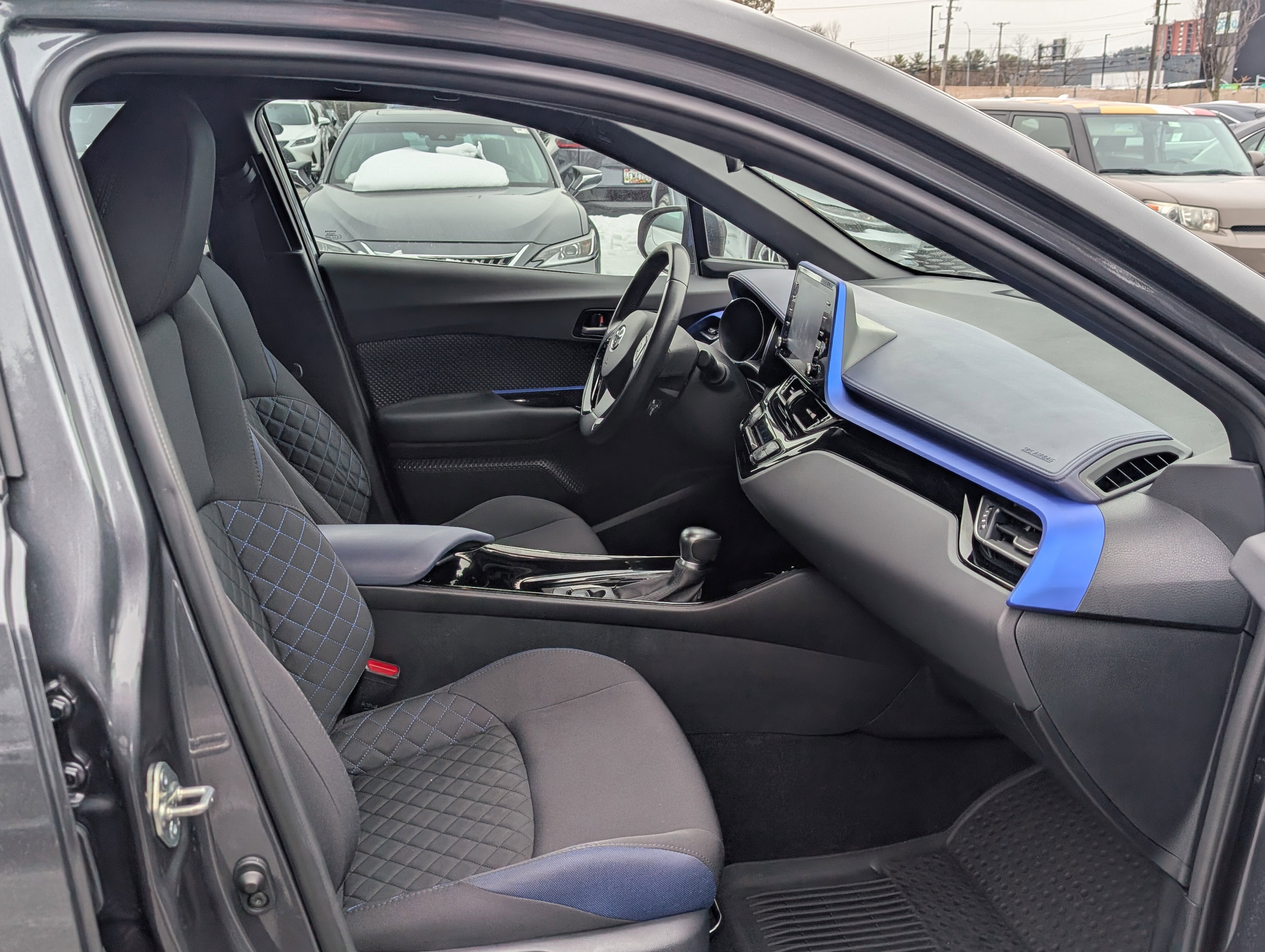 2022 Toyota C-HR XLE