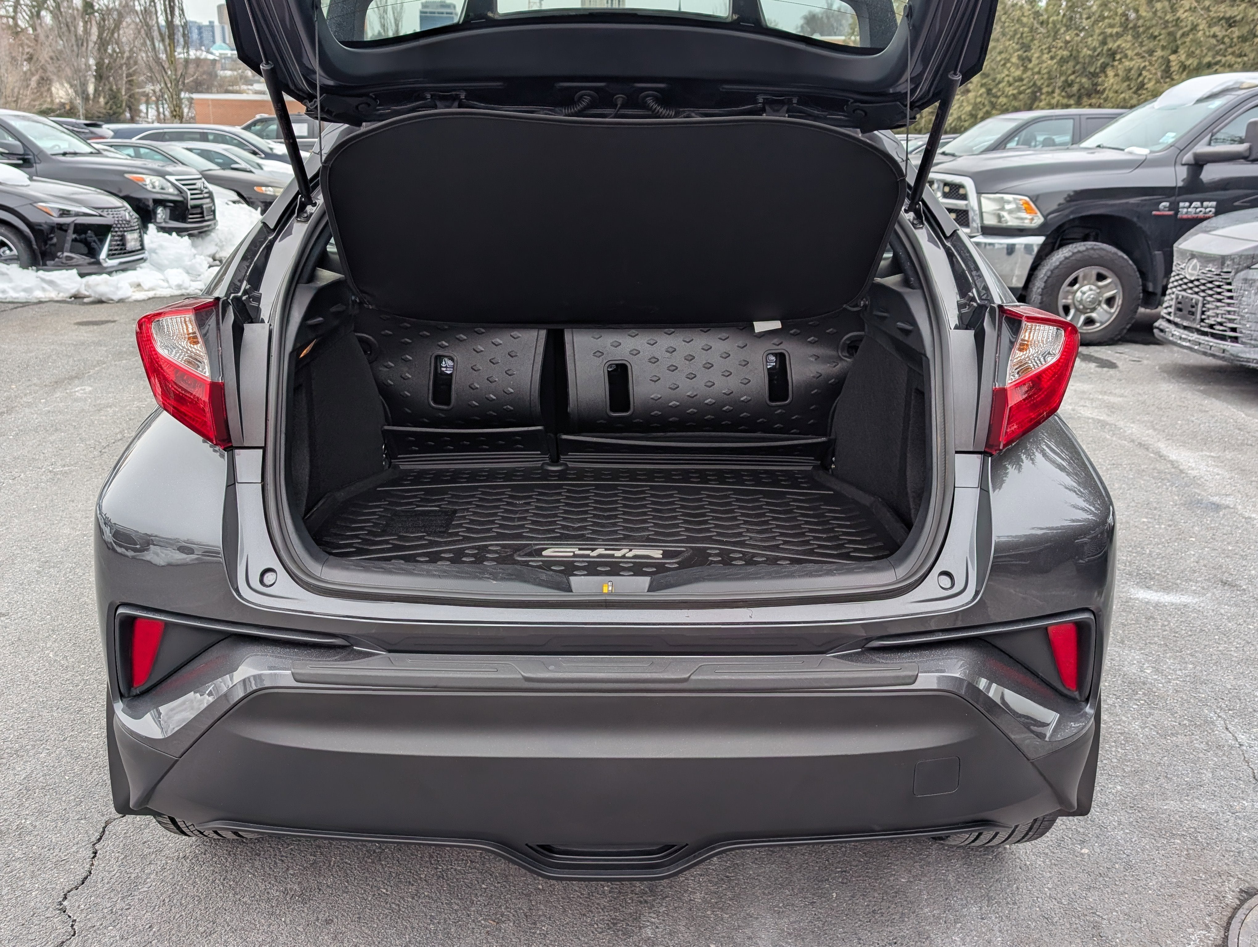 2022 Toyota C-HR XLE