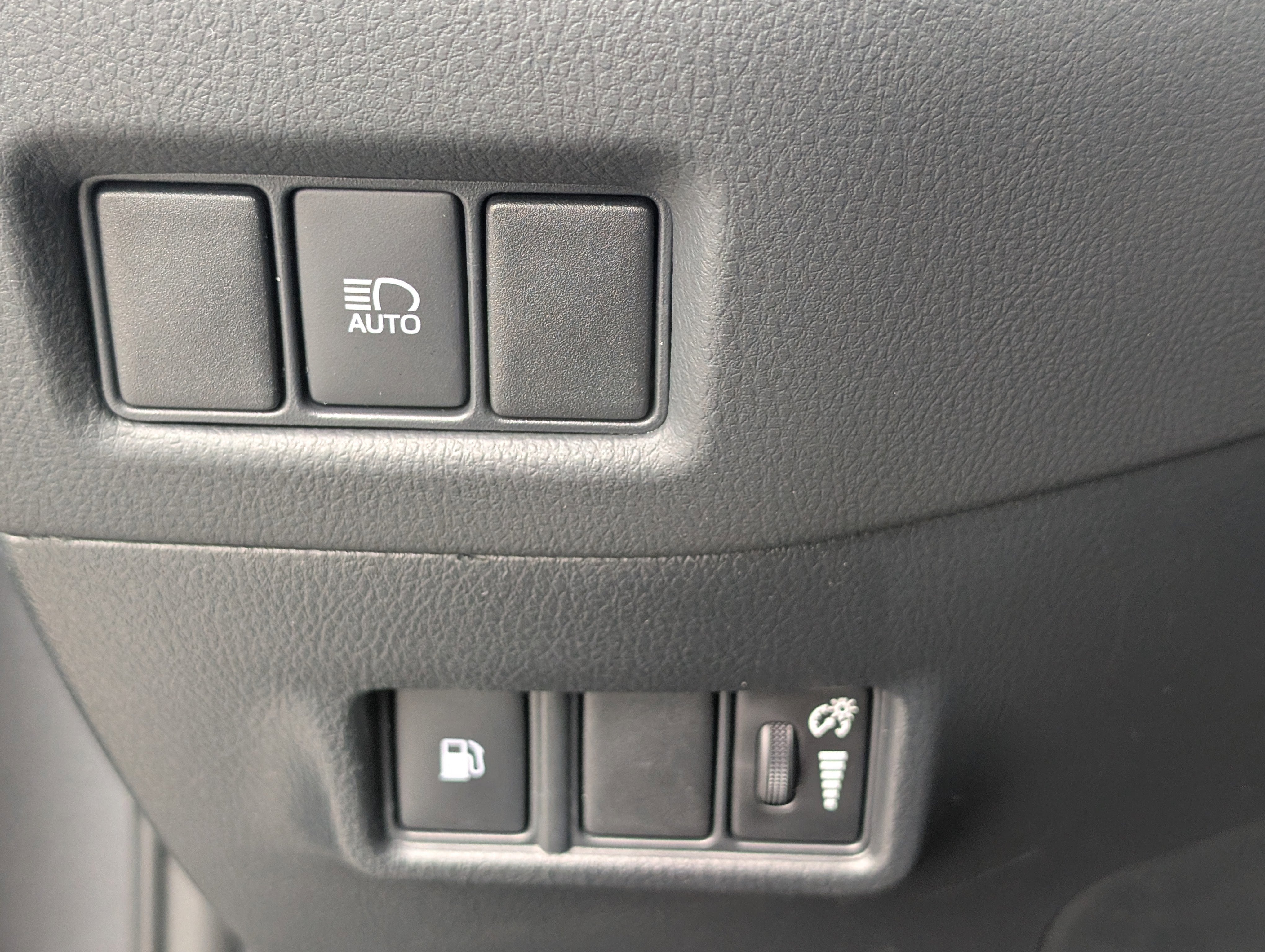 2022 Toyota C-HR XLE