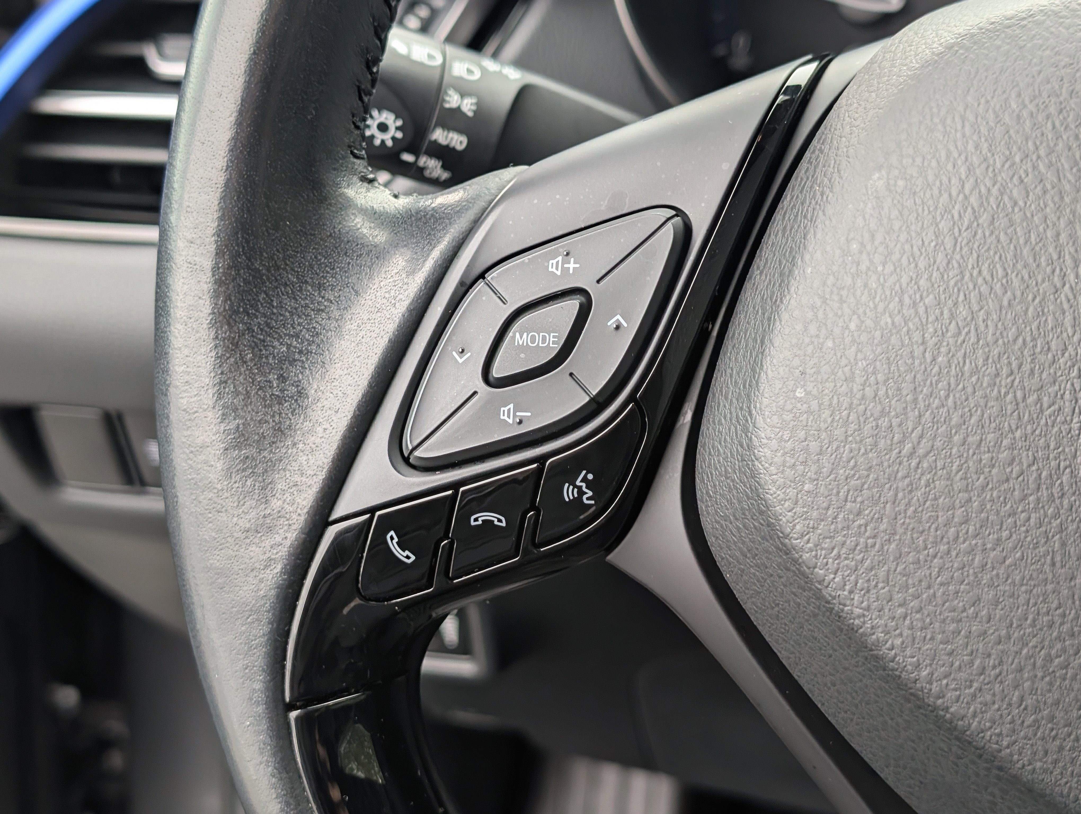 2022 Toyota C-HR XLE