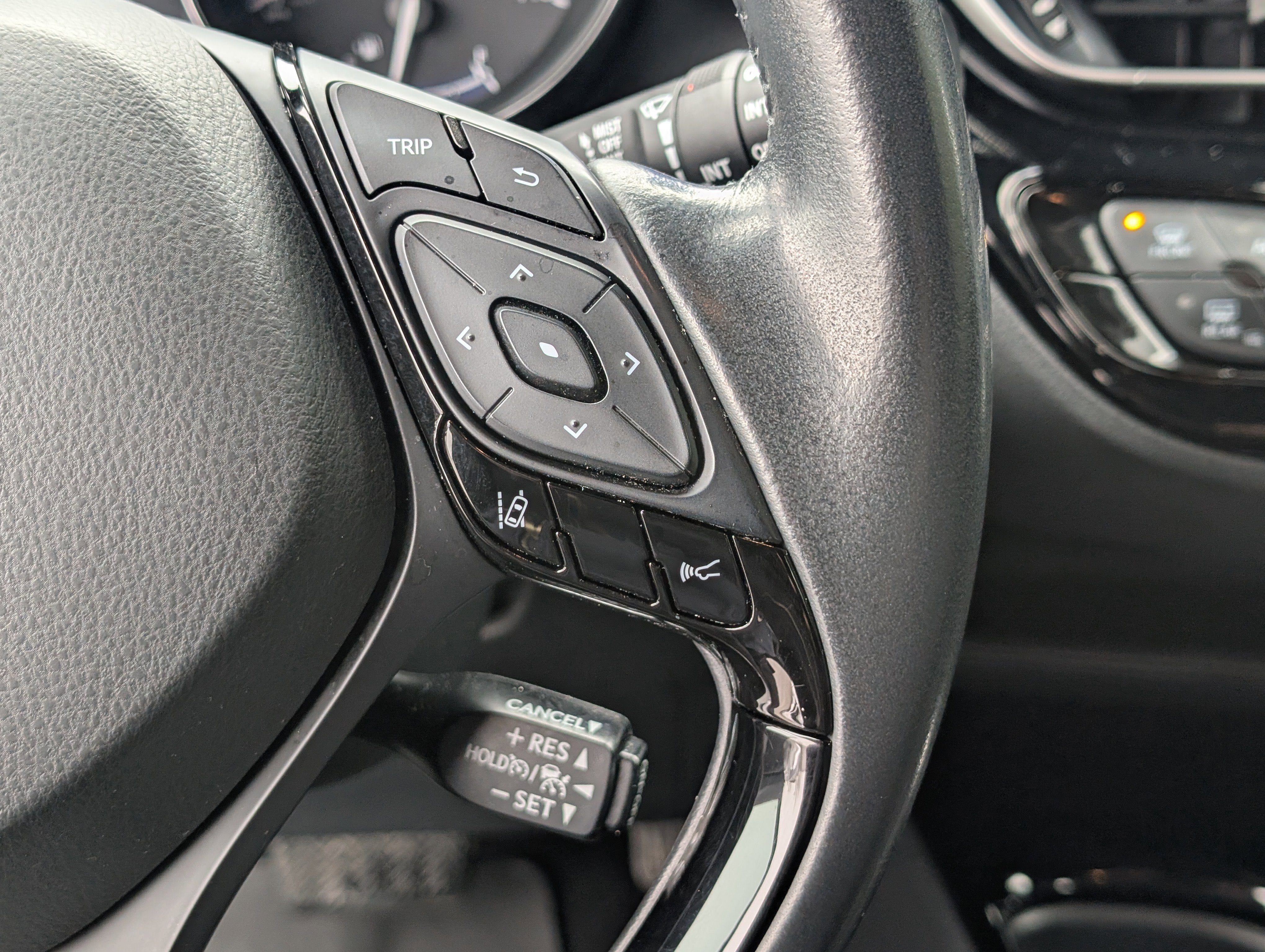 2022 Toyota C-HR XLE