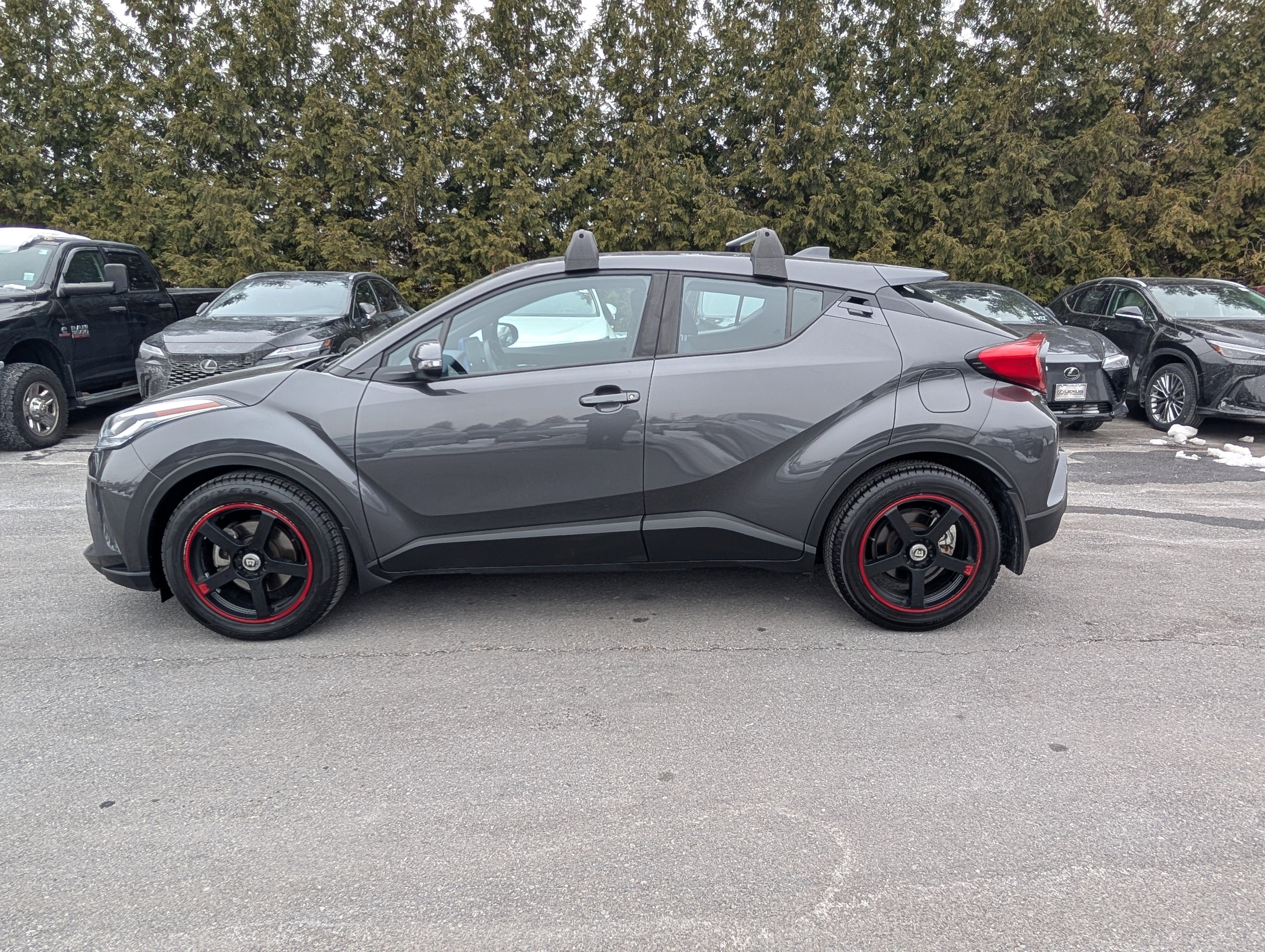 2022 Toyota C-HR XLE