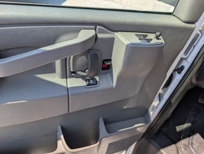 2025 Chevrolet Express Passenger 1LS