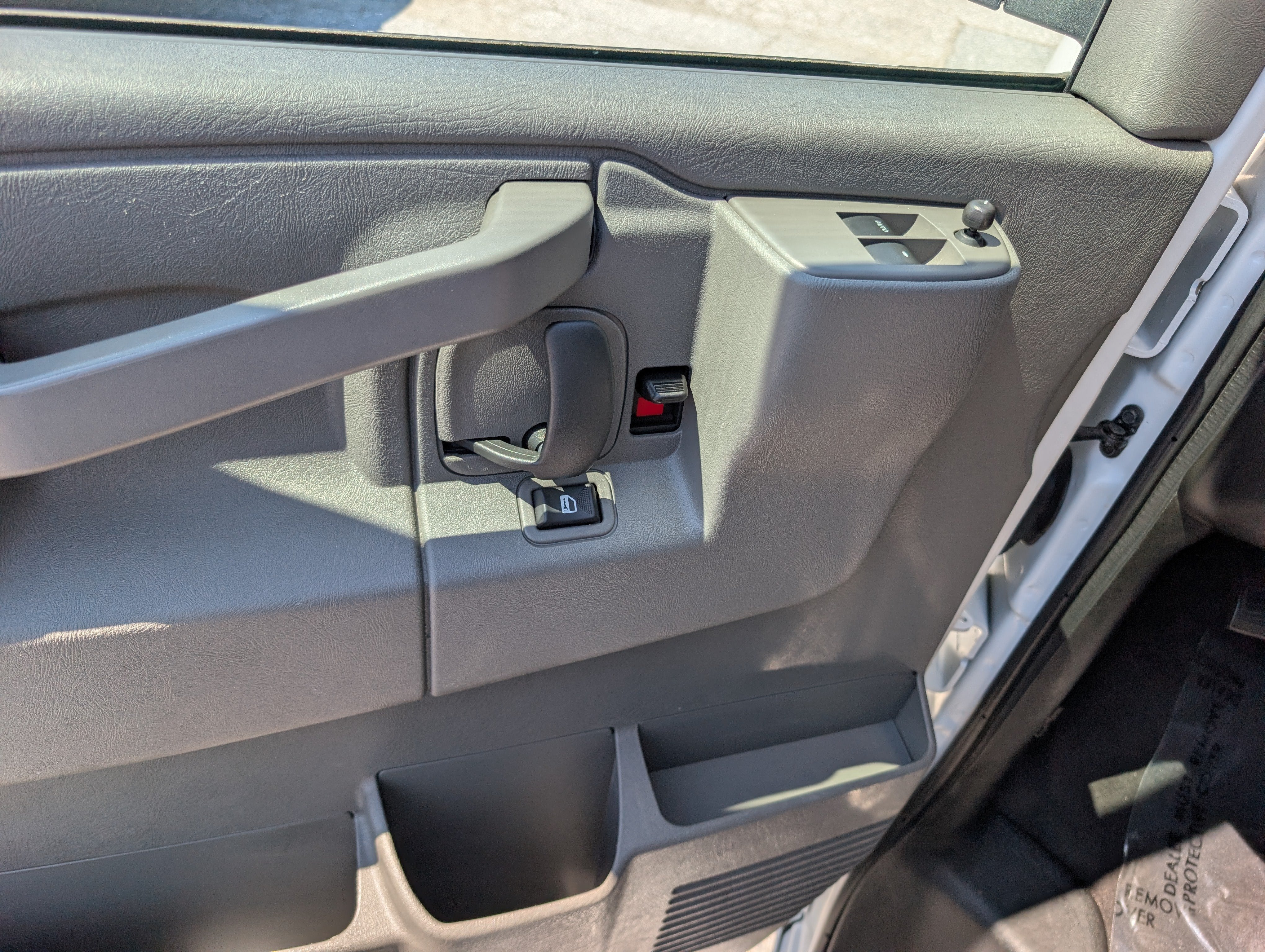 2025 Chevrolet Express Passenger 1LS