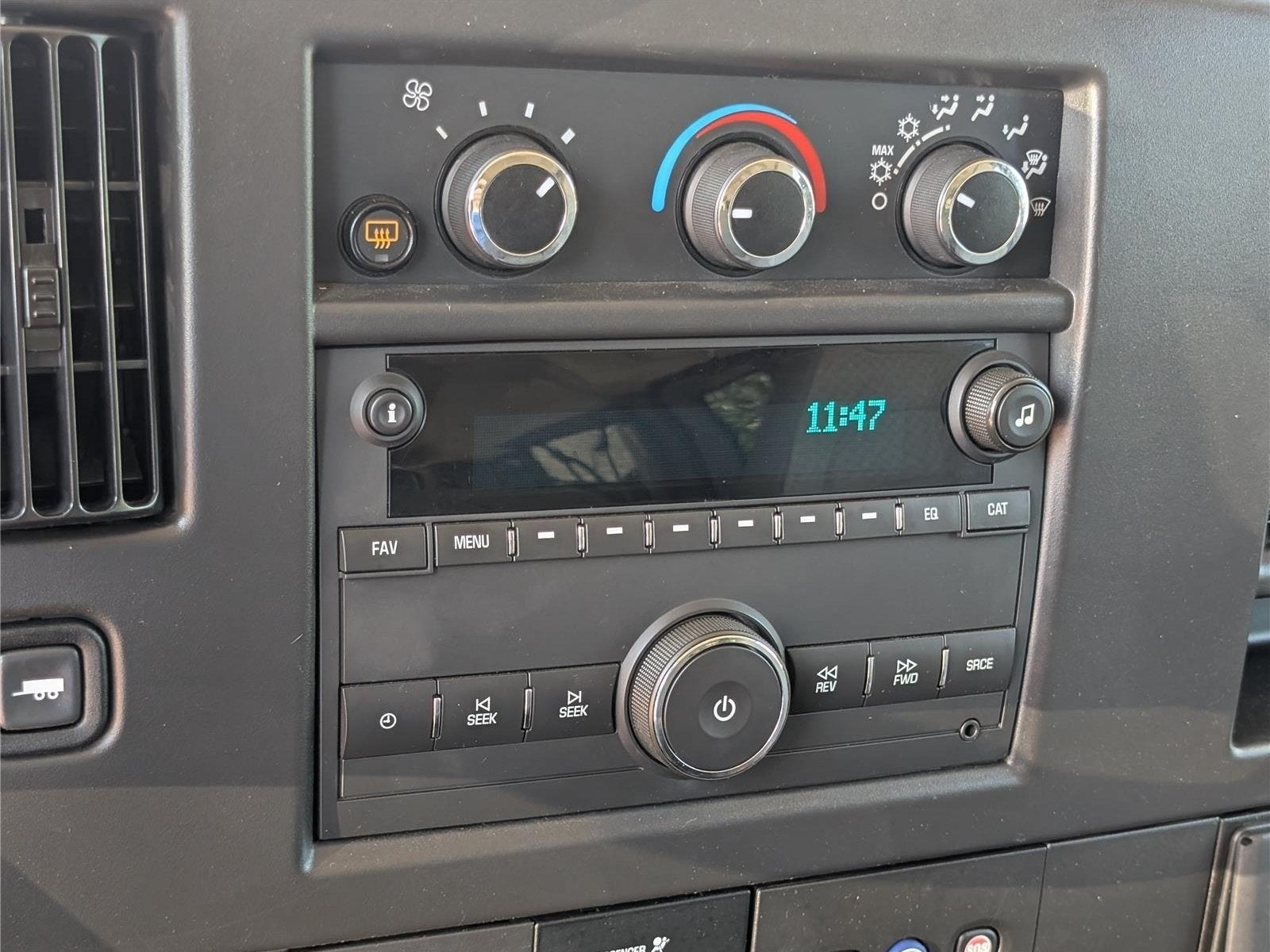 2025 Chevrolet Express Passenger 1LS