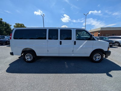 2025 Chevrolet Express Passenger 1LS