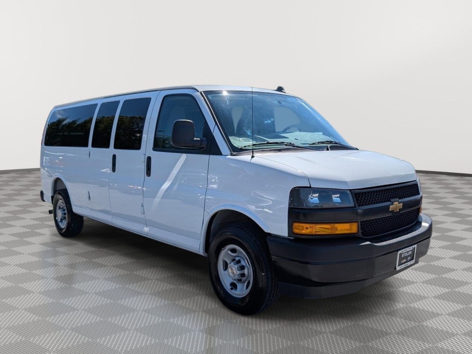2025 Chevrolet Express Passenger 1LS
