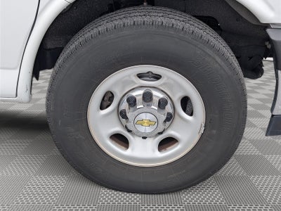 2025 Chevrolet Express Passenger 1LT