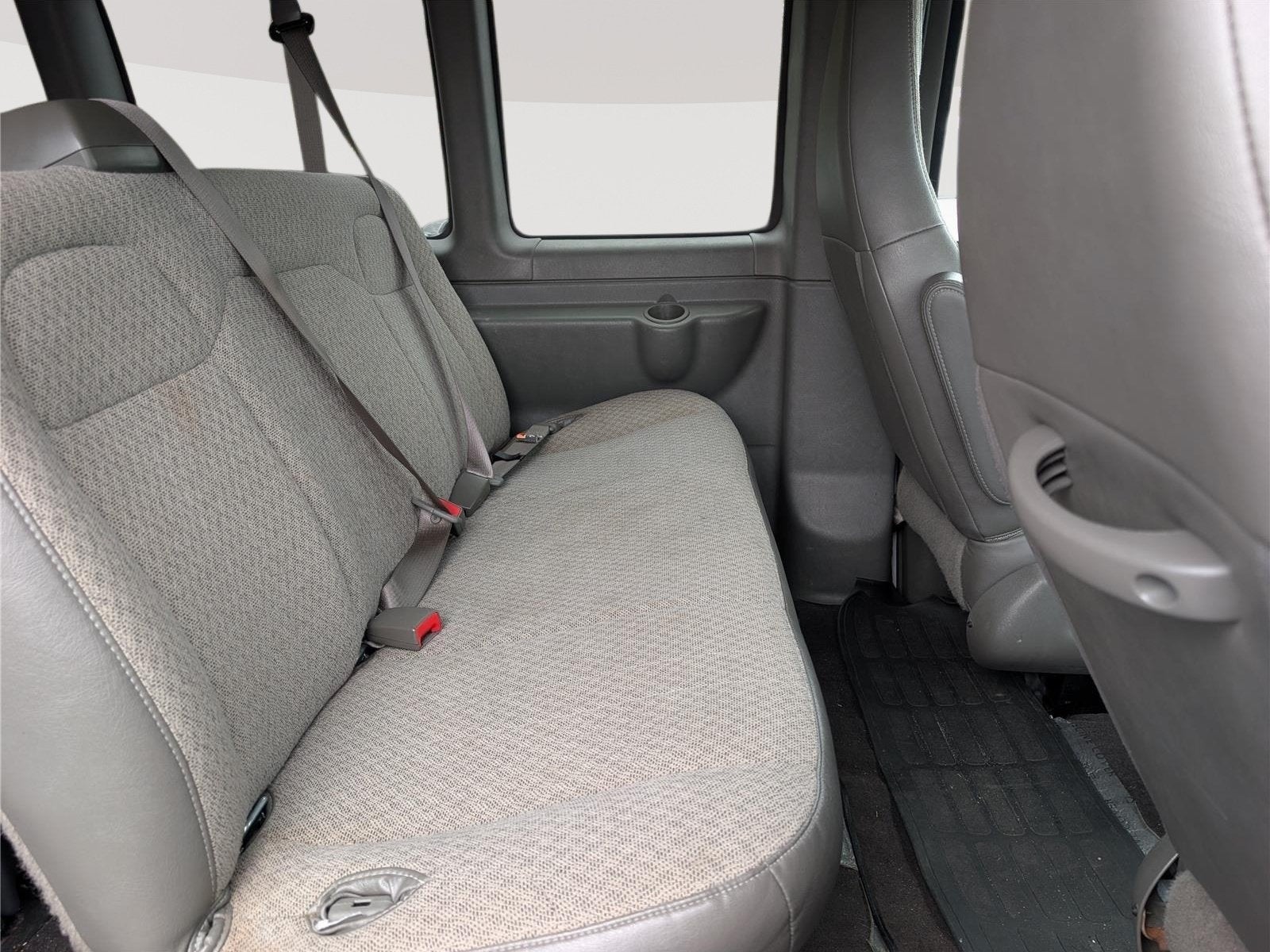 2025 Chevrolet Express Passenger 1LT