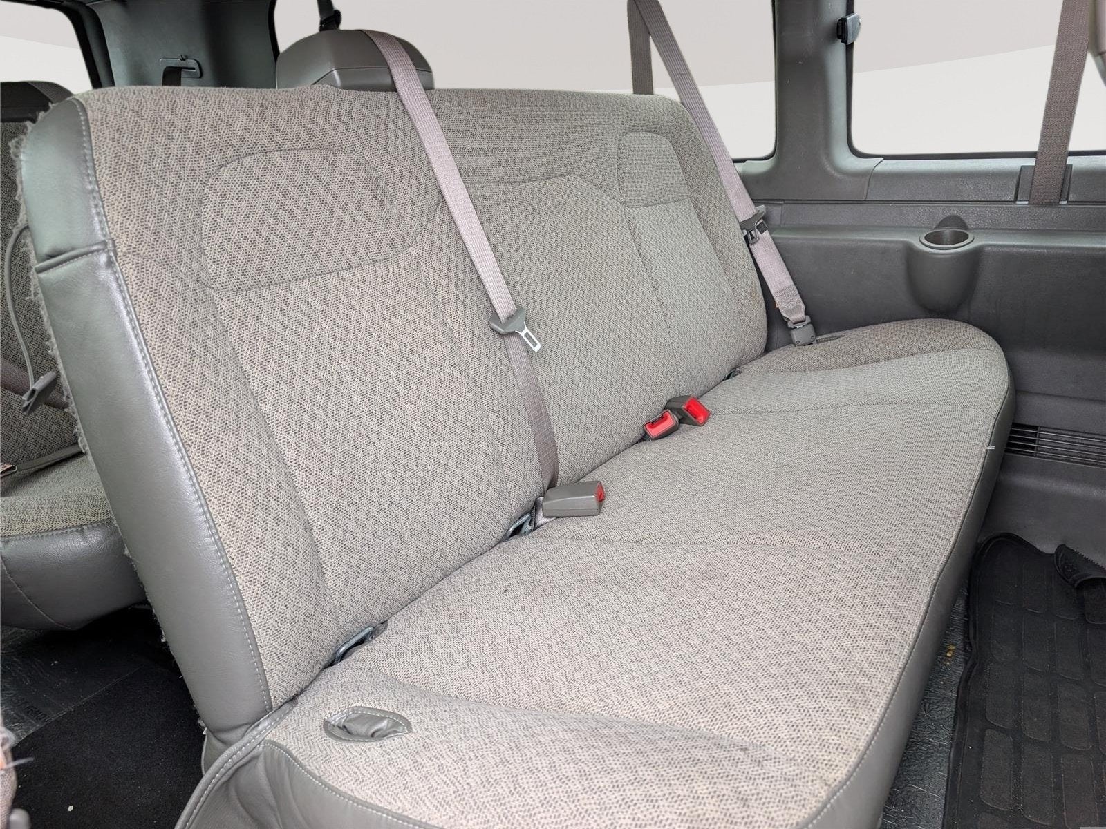 2025 Chevrolet Express Passenger 1LT