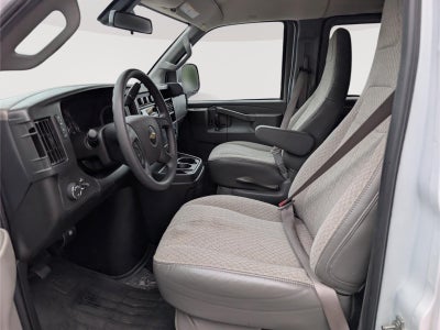 2025 Chevrolet Express Passenger 1LT