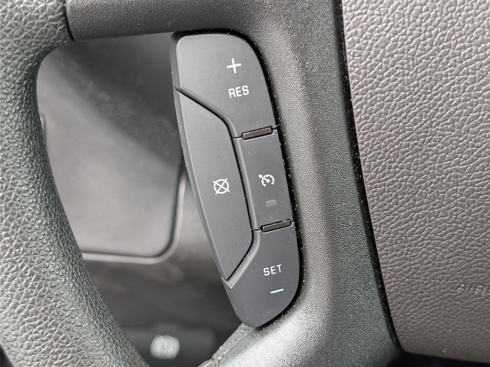 2025 Chevrolet Express Passenger 1LT