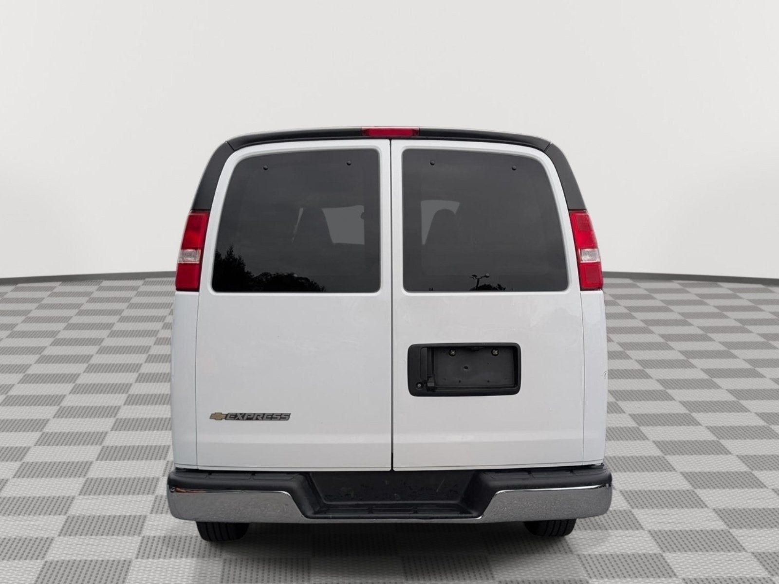 2025 Chevrolet Express Passenger 1LT