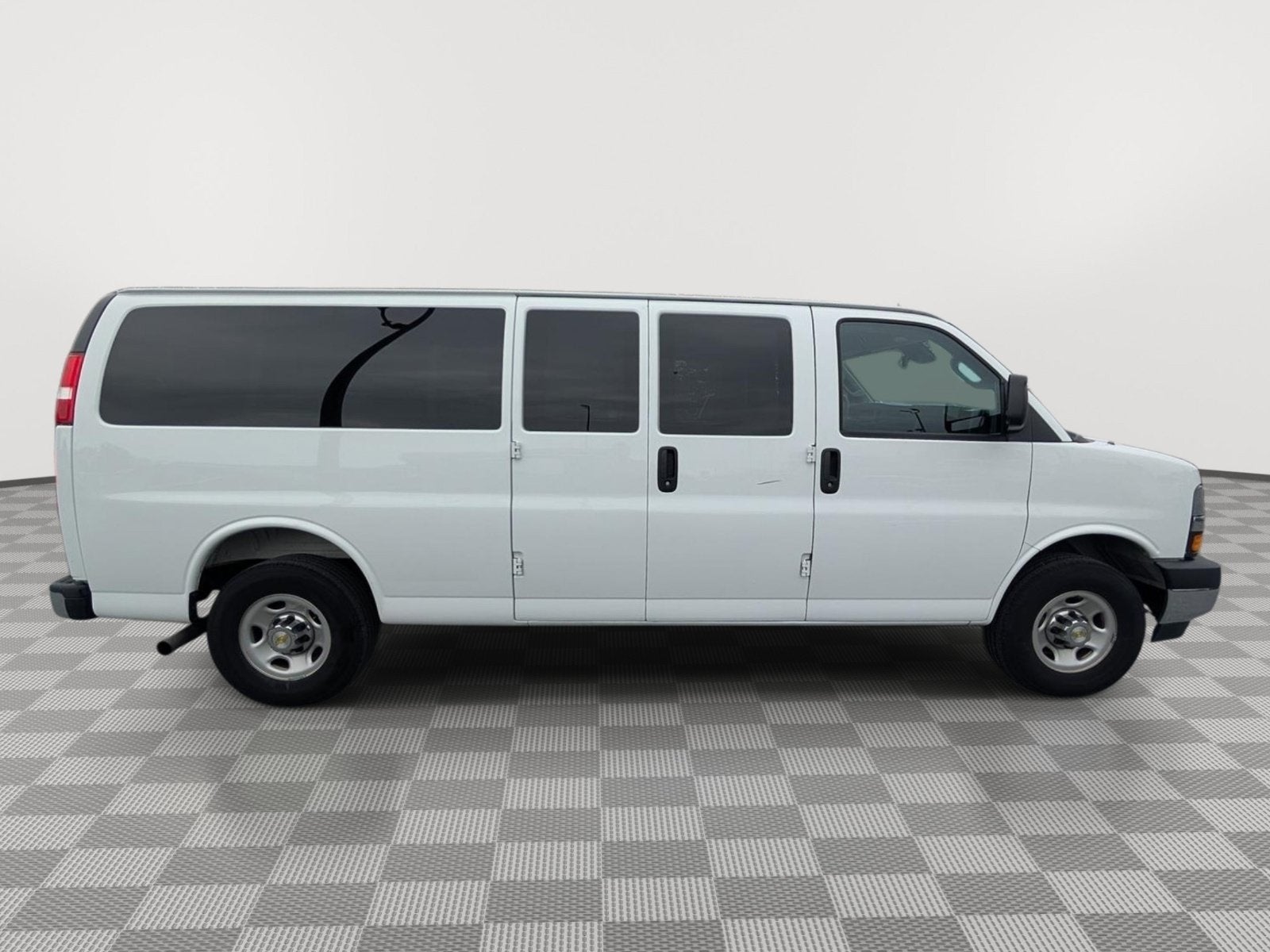 2025 Chevrolet Express Passenger 1LT