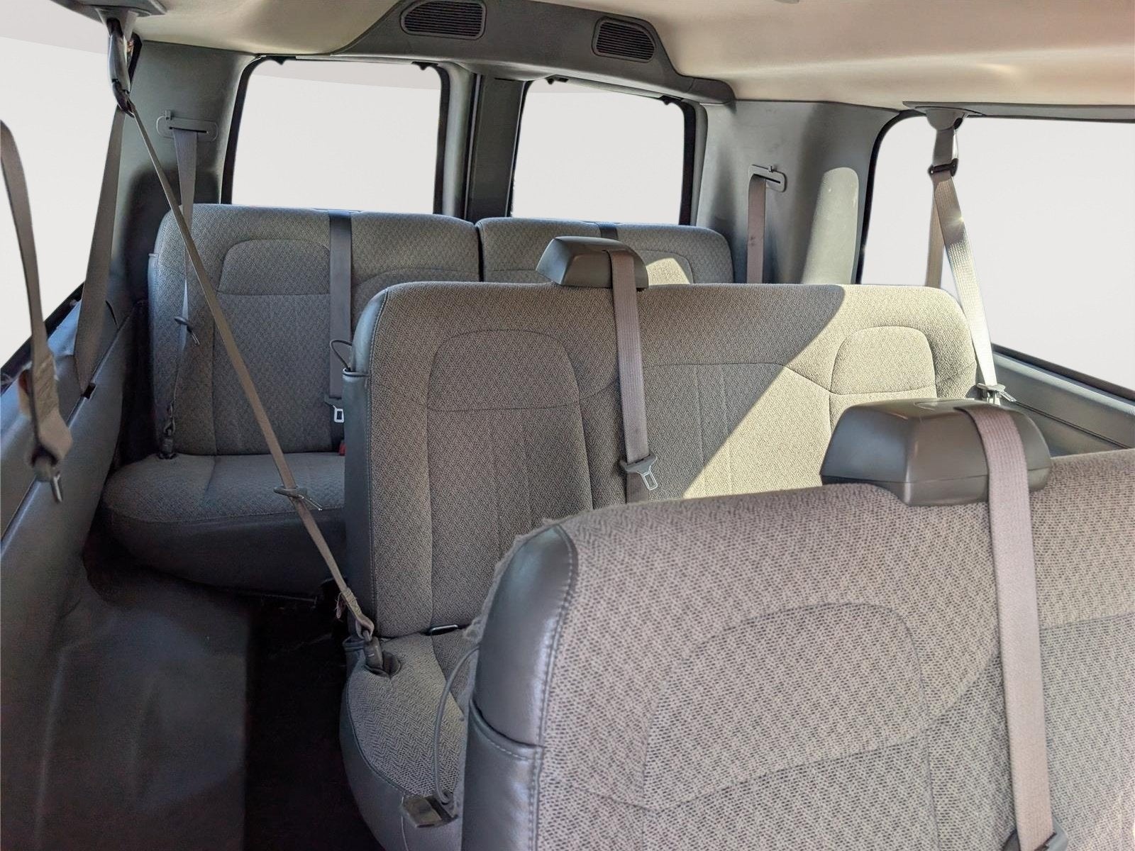 2025 Chevrolet Express Passenger 1LT