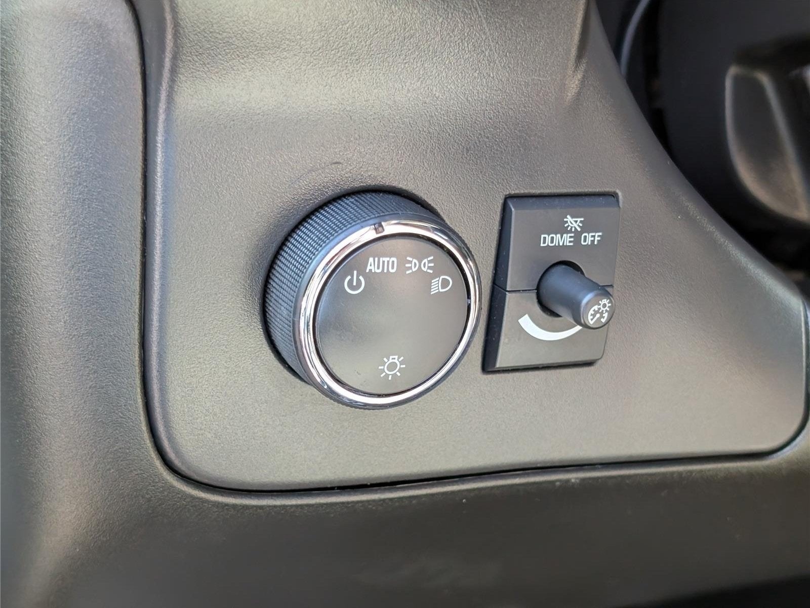 2025 Chevrolet Express Passenger 1LT