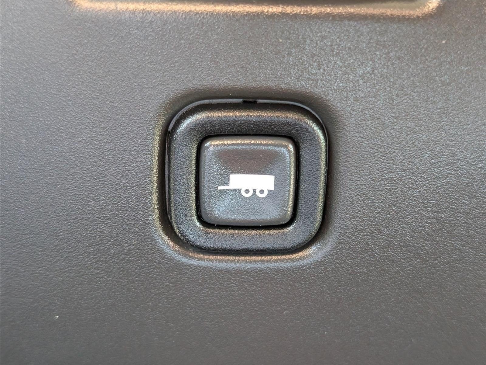 2025 Chevrolet Express Passenger 1LT