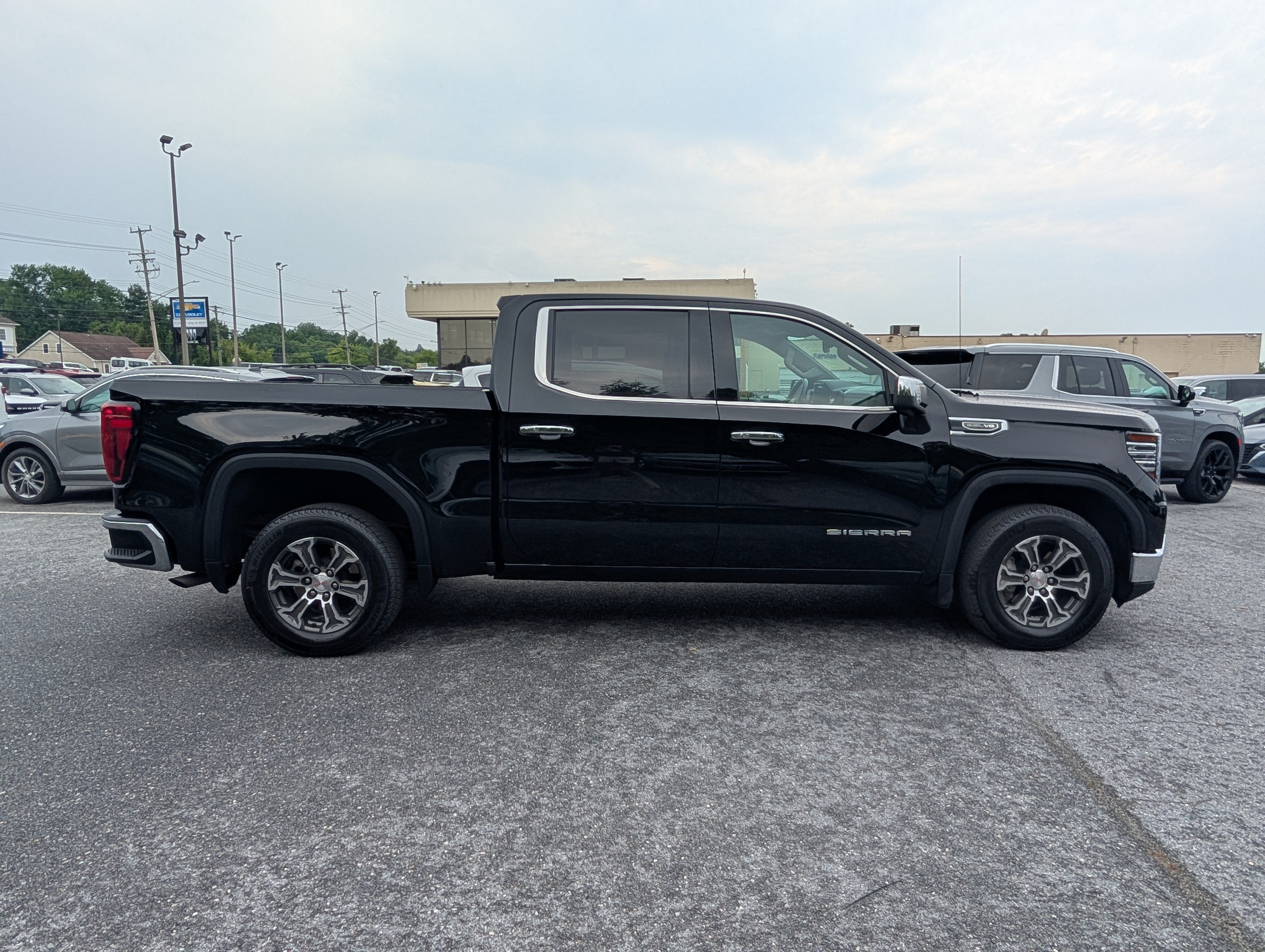 2025 GMC Sierra 1500 SLT