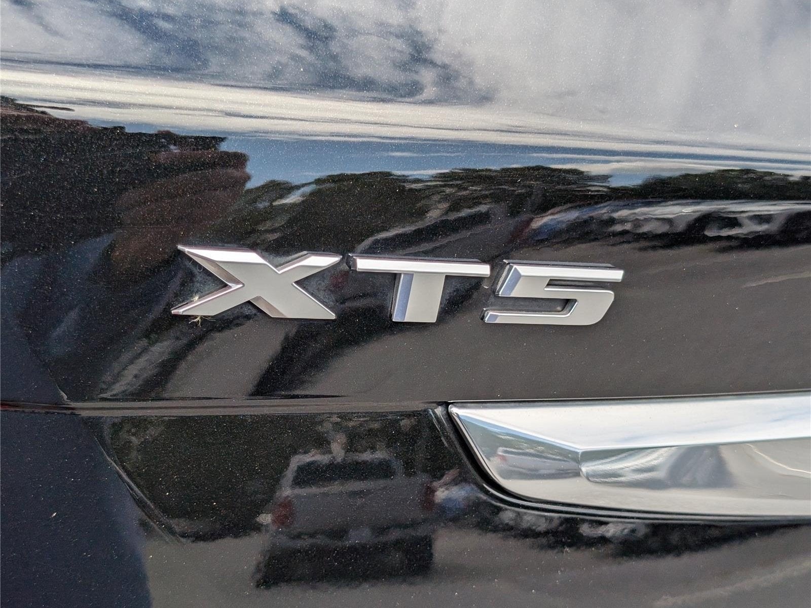 2017 Cadillac XT5 Luxury FWD