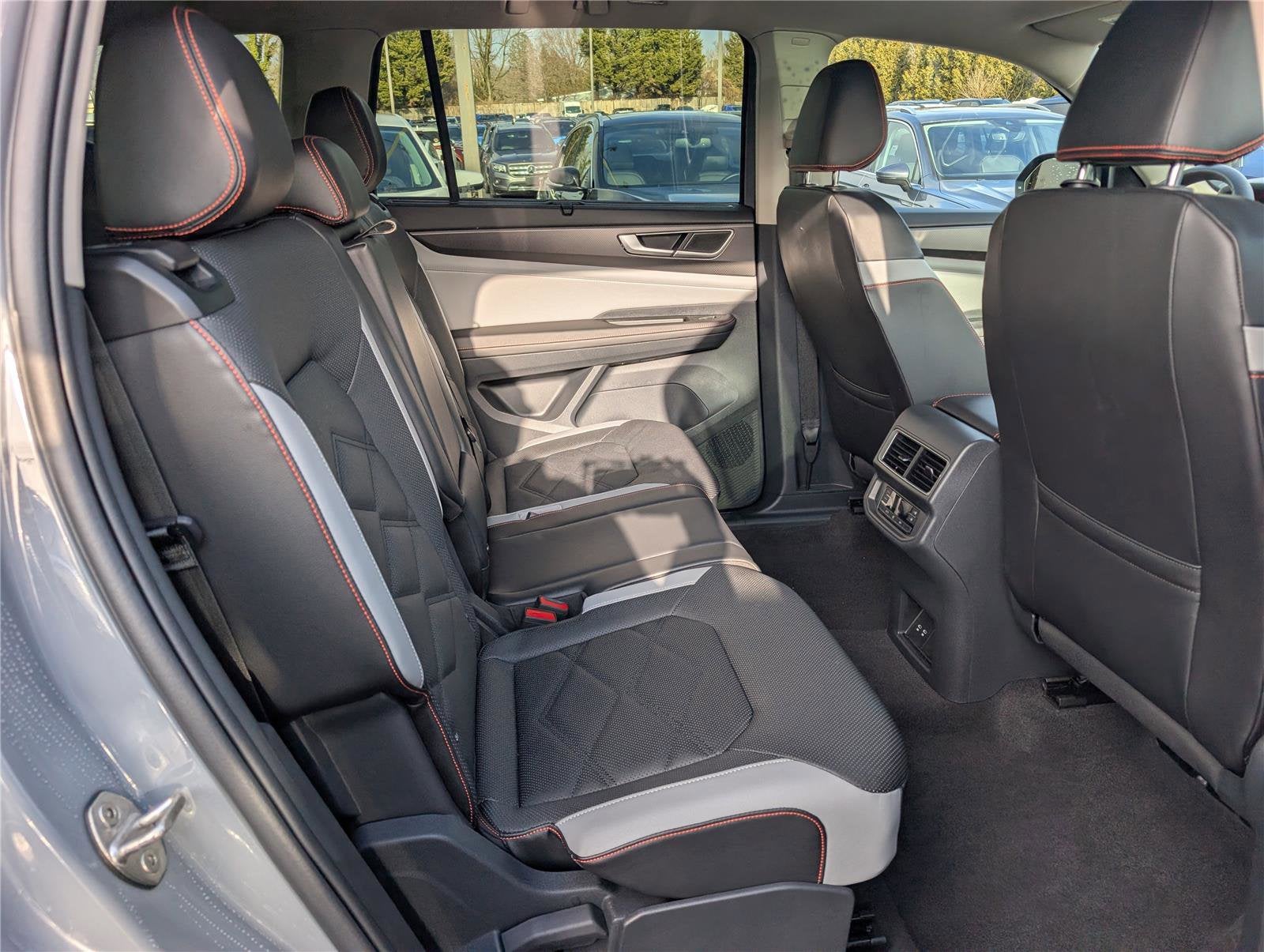 2024 Volkswagen Atlas 2.0T Peak Edition SE w/Technology