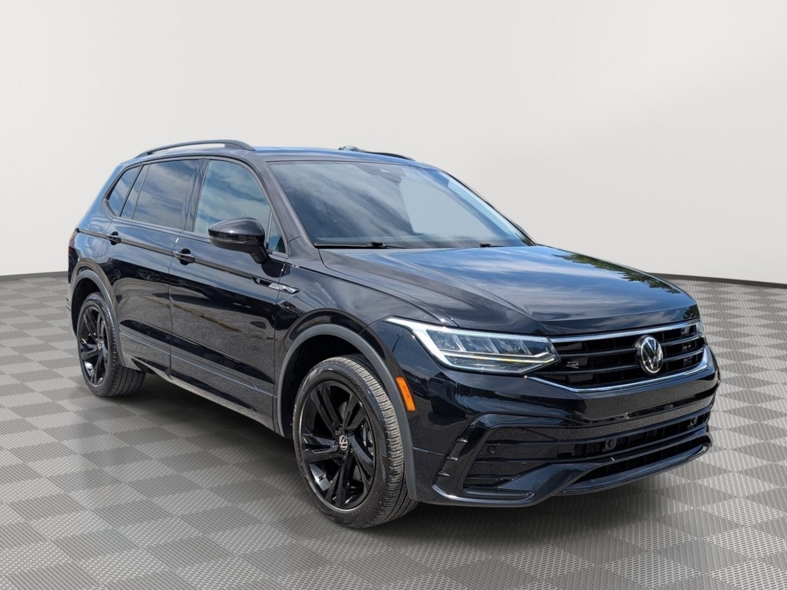 2024 Volkswagen Tiguan SE R-Line Black