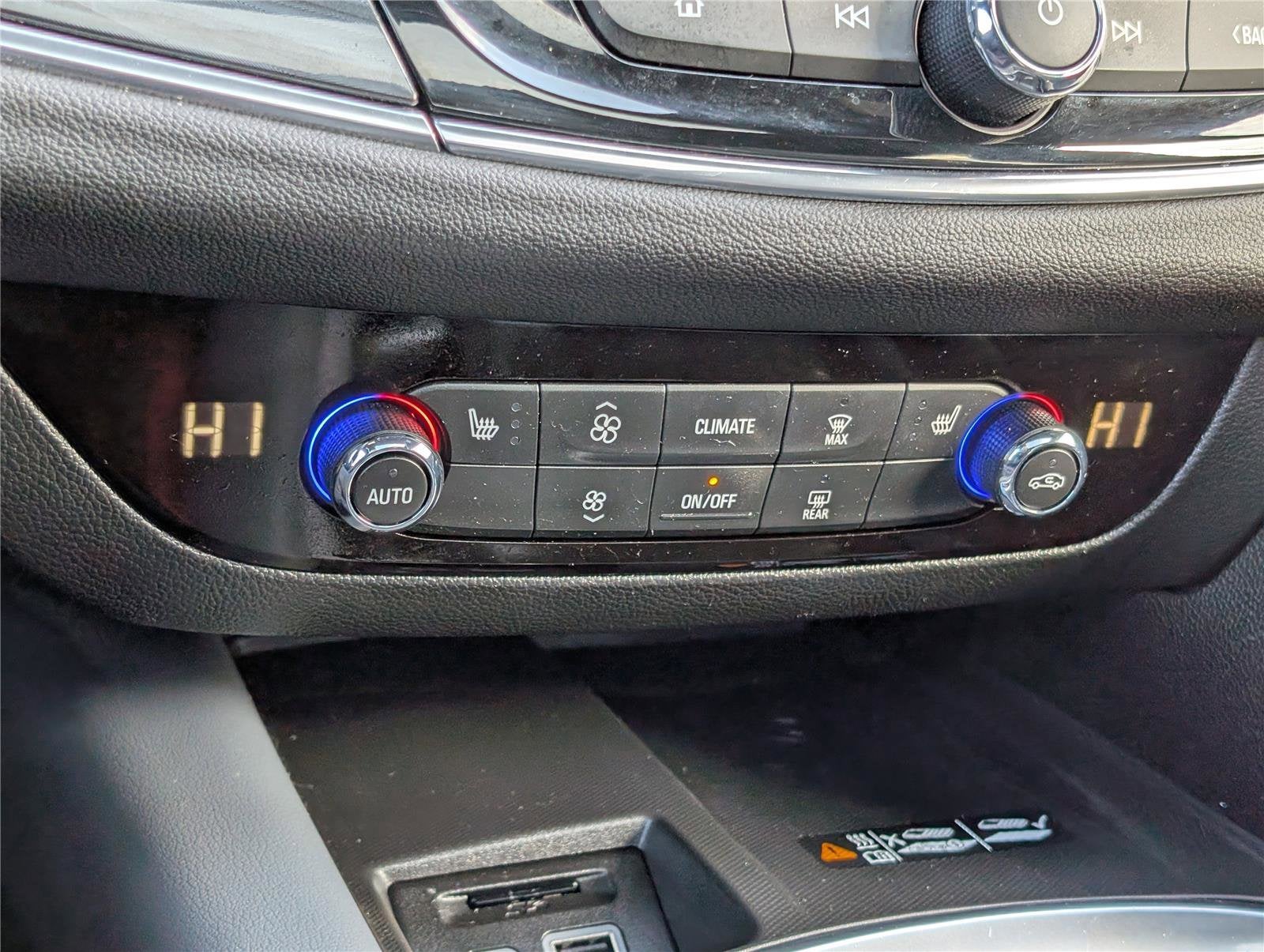 2023 Buick Enclave Essence