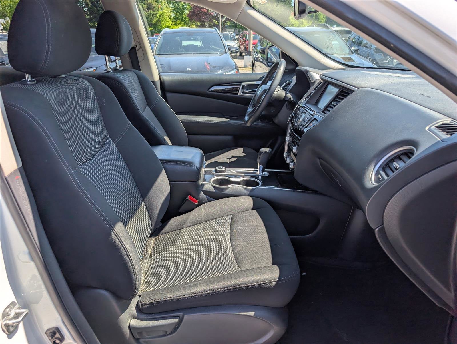 2020 Nissan Pathfinder SV