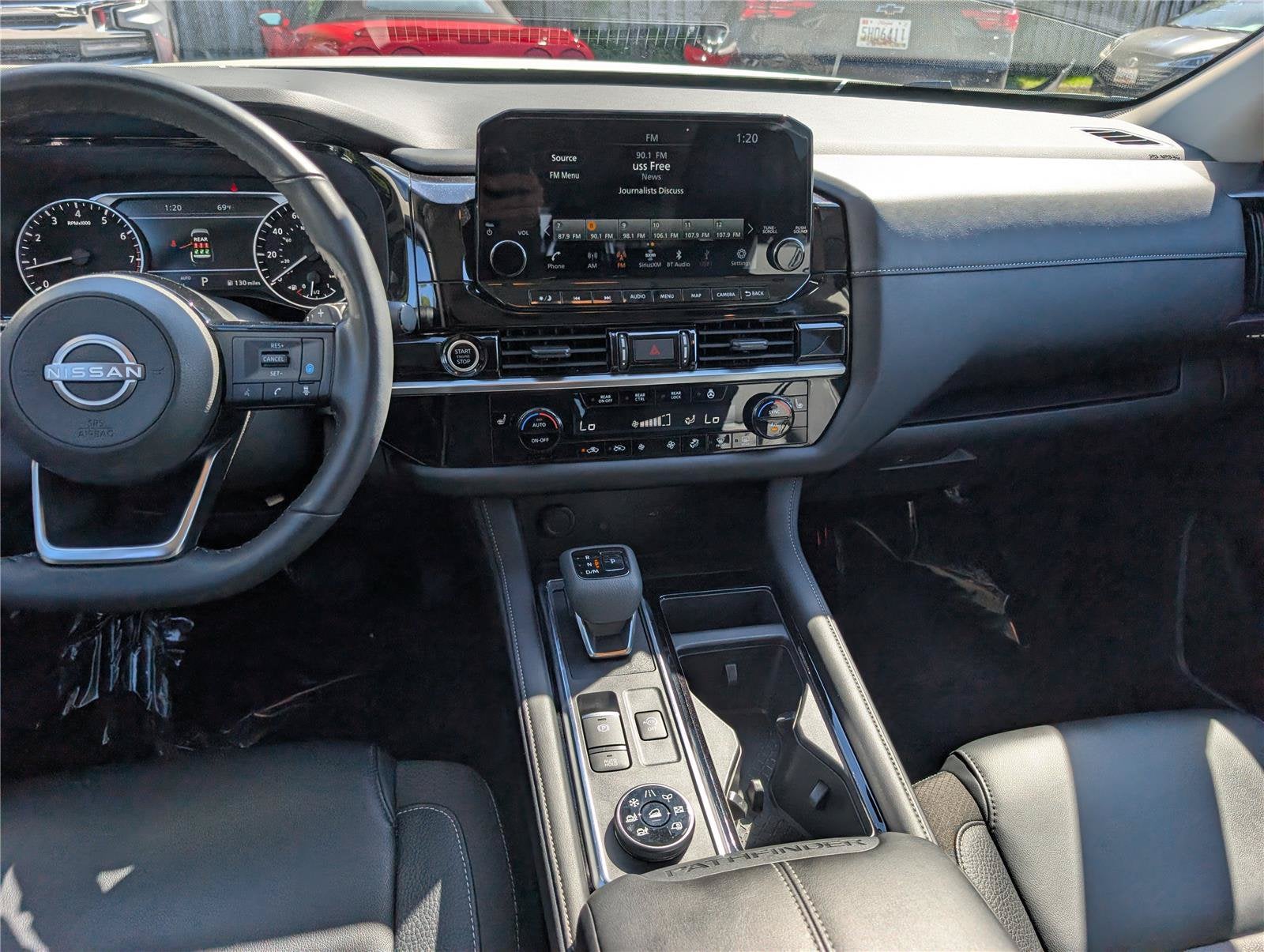 2024 Nissan Pathfinder SL