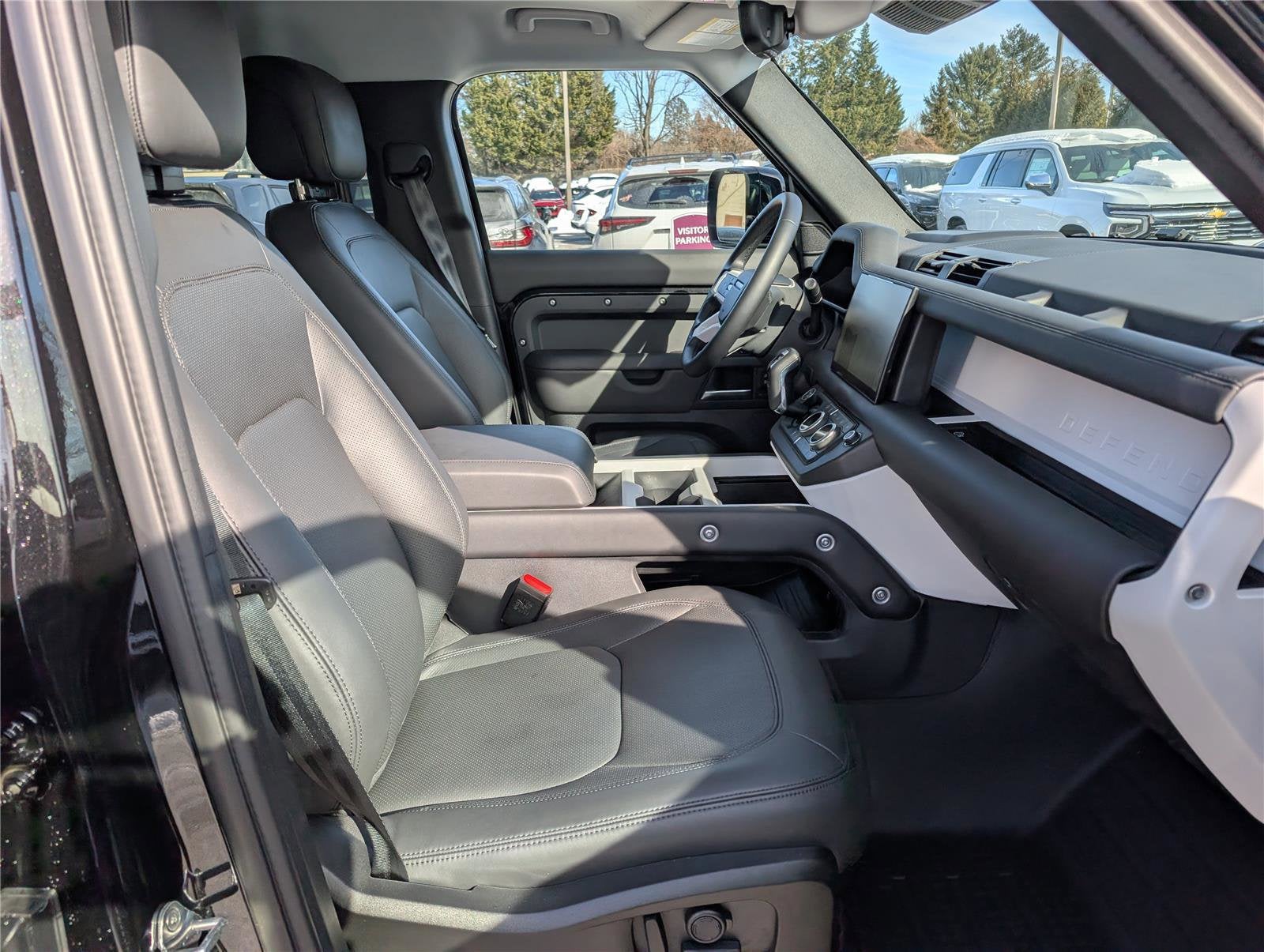 2025 Land Rover Defender X-Dynamic SE