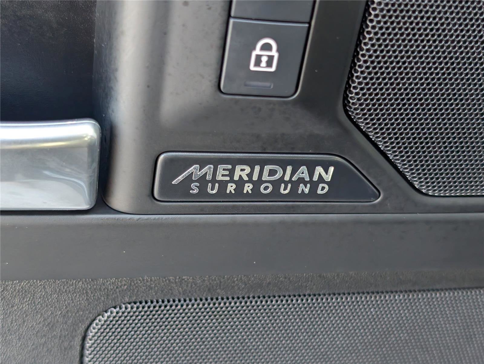 2025 Land Rover Defender X-Dynamic SE