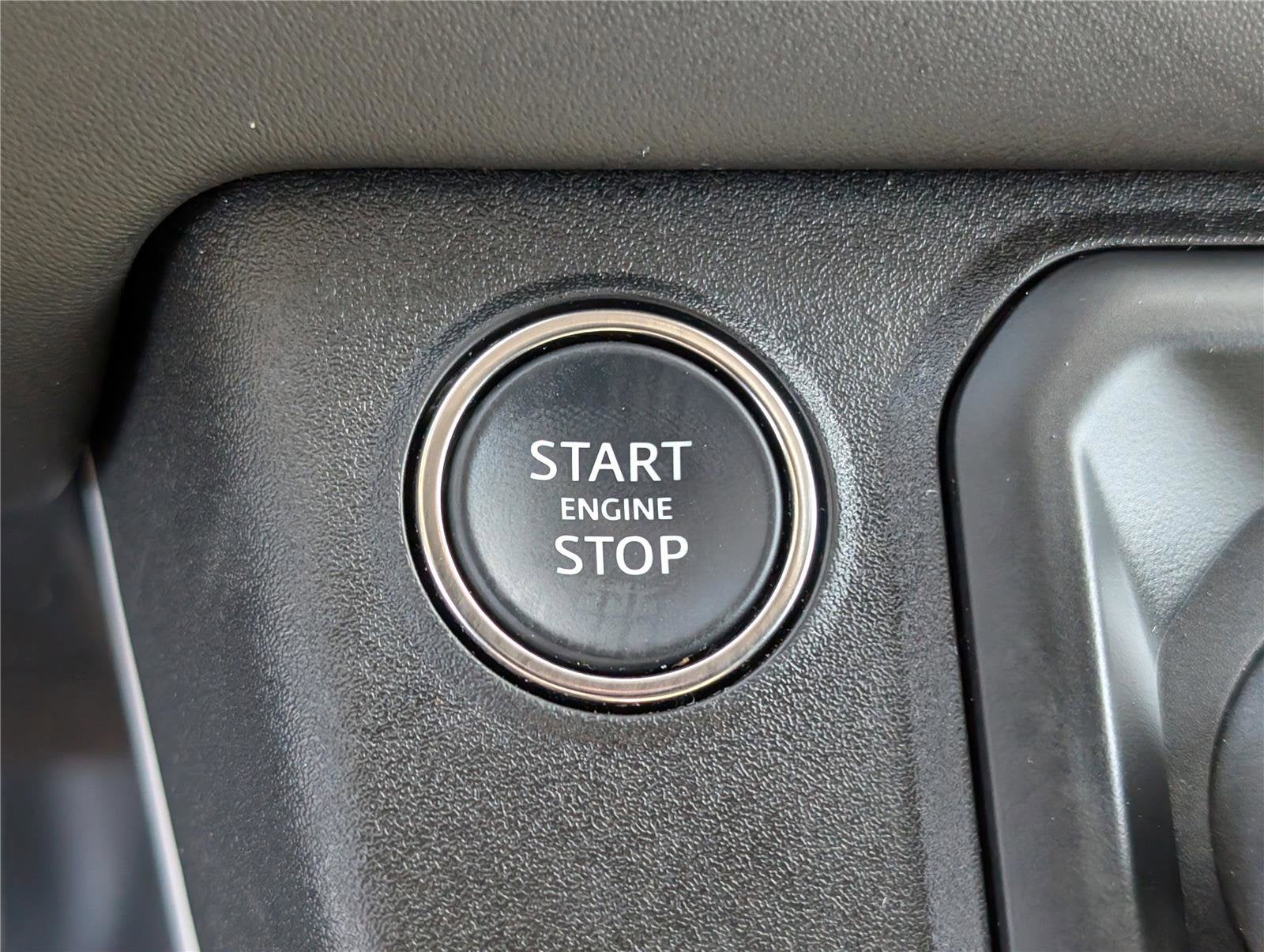 2025 Land Rover Defender X-Dynamic SE